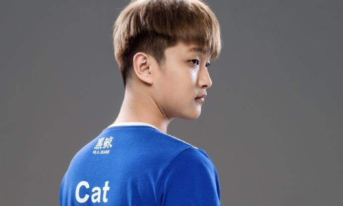 猫神赛前疑似与队友吵架?微博上线怼粉大戏,qg下一场应该能赢_estar