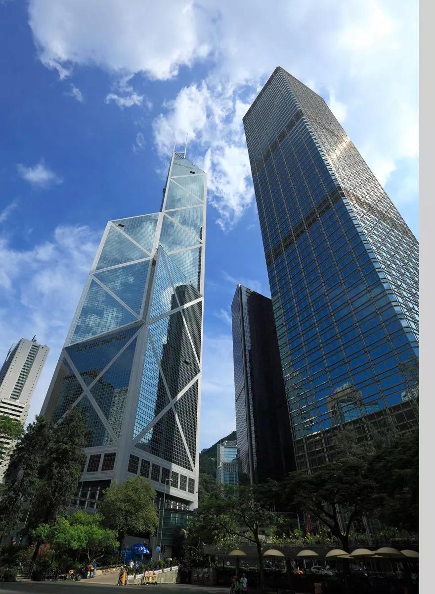 住在邮轮中心附近,搭乘"中远之星"赴台的旅客刘先生成为首个在厦门