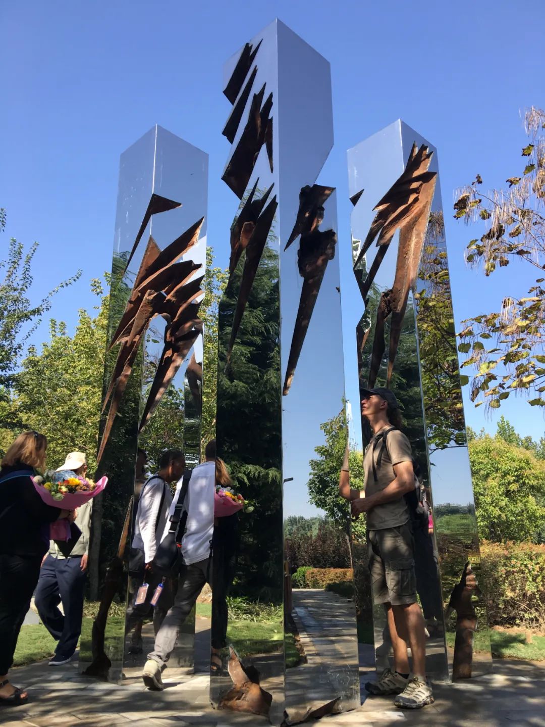 清华美院副教授冯崇利作品入选丝路之梦2020中国民勤第三届沙漠雕塑