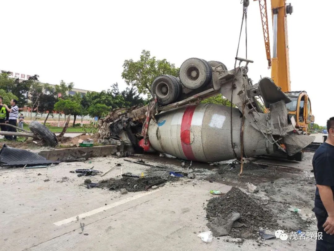 茂名314两泥头车与一小车相撞事故处理结果公布小车没有过错