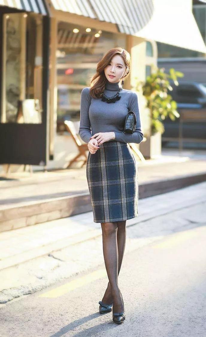 美女穿上高跟鞋,亭亭玉立的身姿让人迷恋