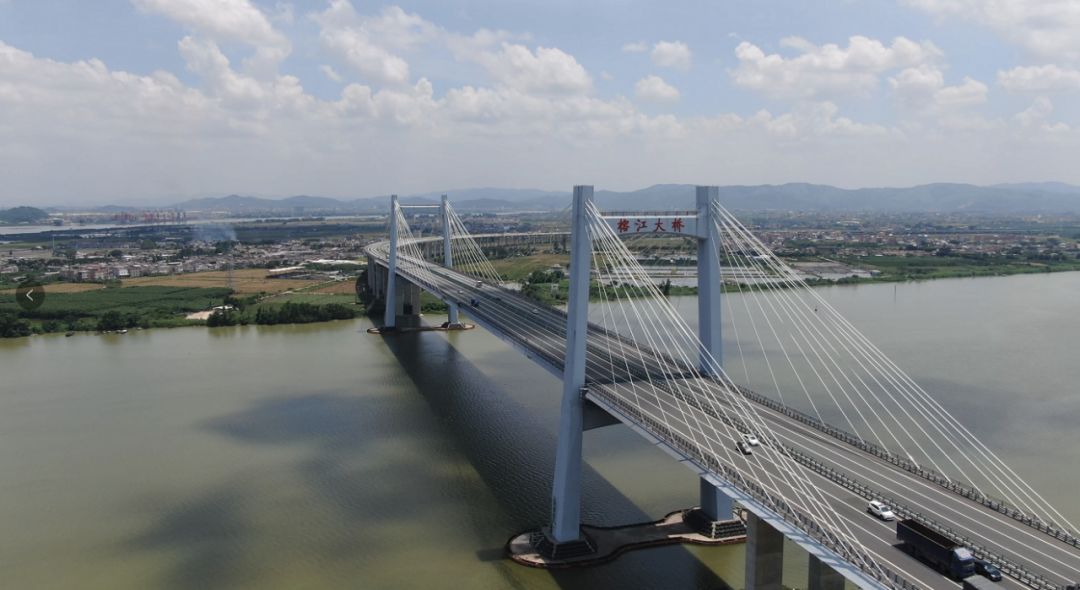 榕江大桥榕江大桥主桥全长640米,按规划设计为矮塔斜拉桥,索塔形式