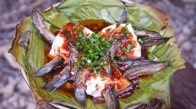 第三道就是泥鳅钻豆腐,泥鳅钻豆腐受到大家的喜爱,因为是比较奇怪,让