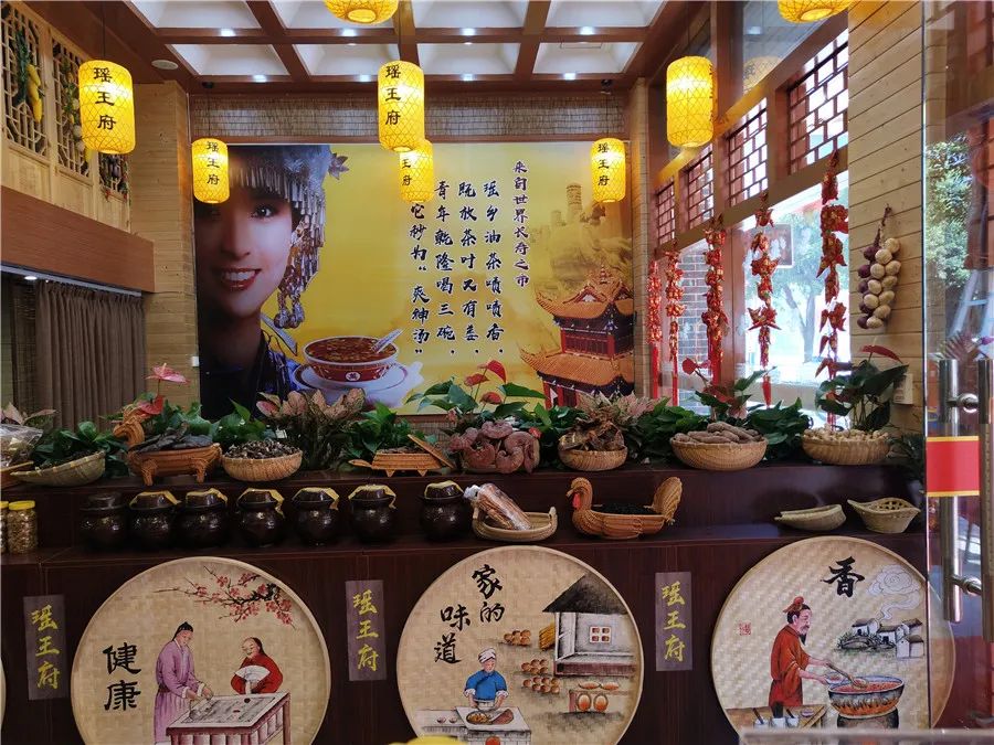 保证你一来就会爱上它极具创意的主题餐厅还能让你360°体验瑶族,壮族