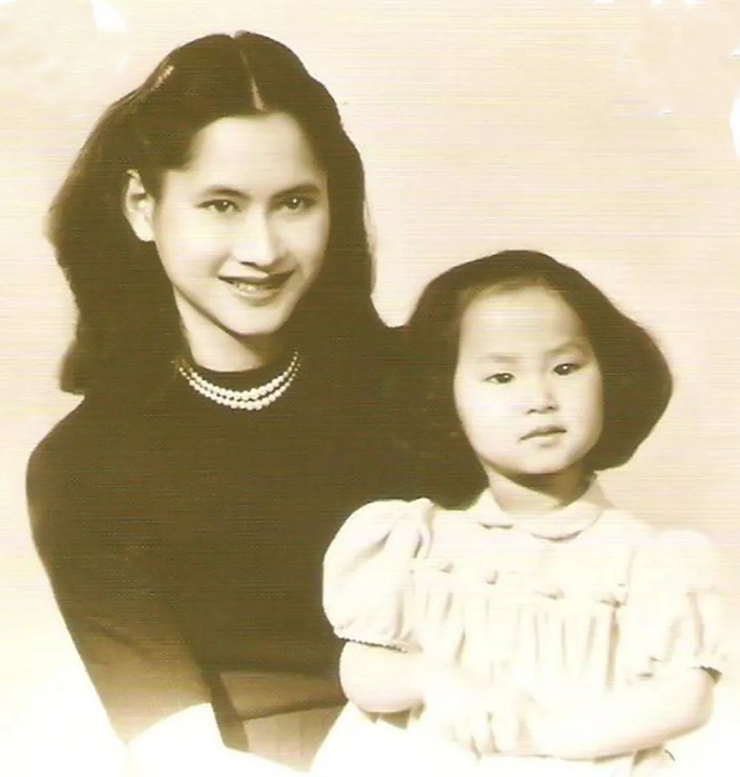 普密蓬母亲太黏儿子见面不是捧脸吻就是温柔抱不怕儿媳嫉妒吗