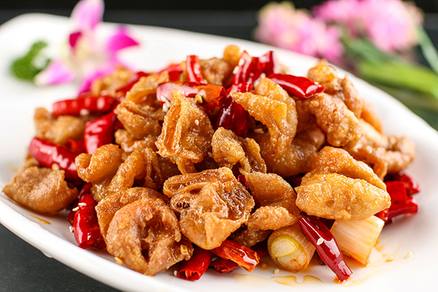 原创 大厨教你做干煸肥肠,香辣酥脆无异味,大人小孩都爱吃