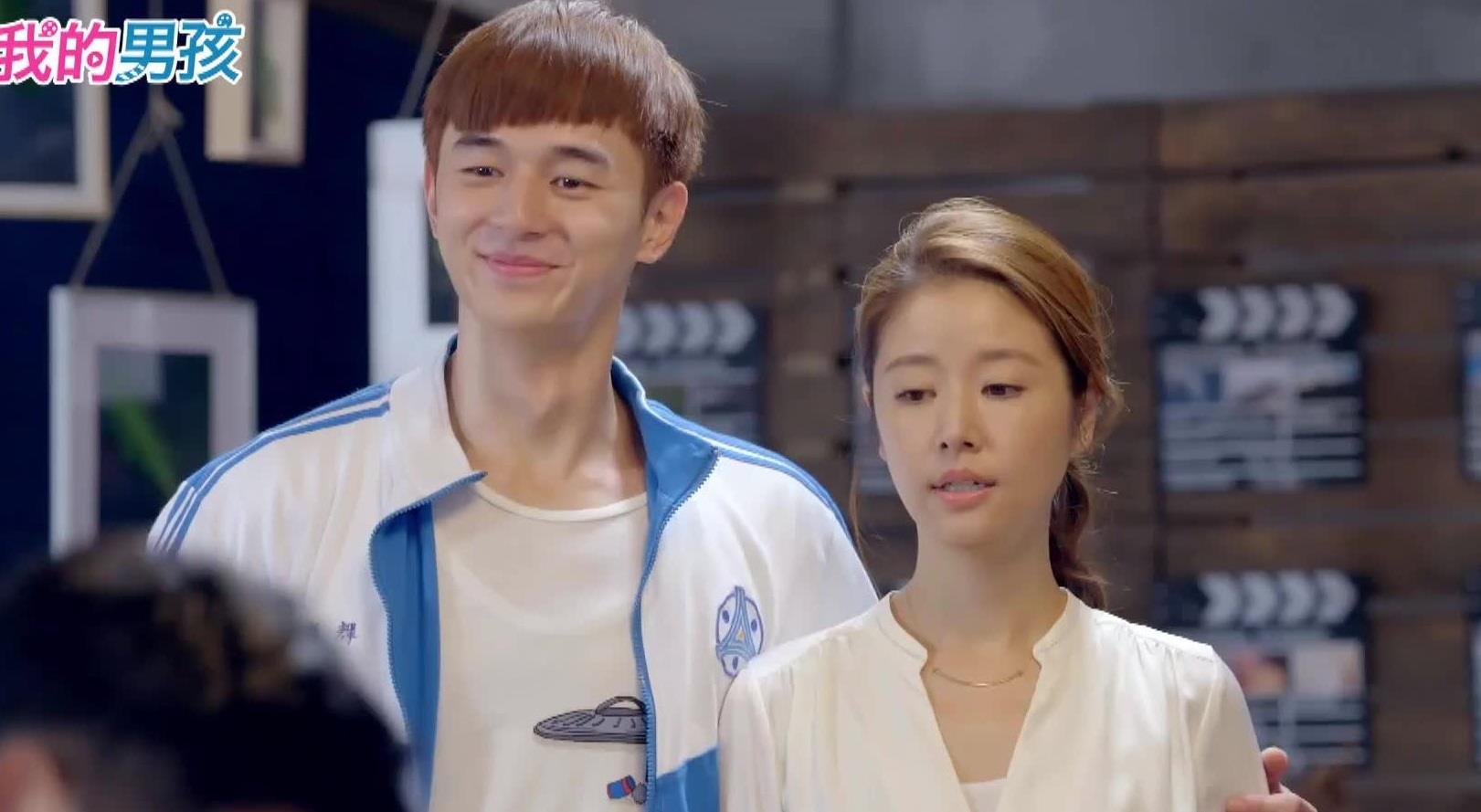 "开年的纷纷扰扰"可能指的是她主创并主演的电视剧《我的男孩》刚上线