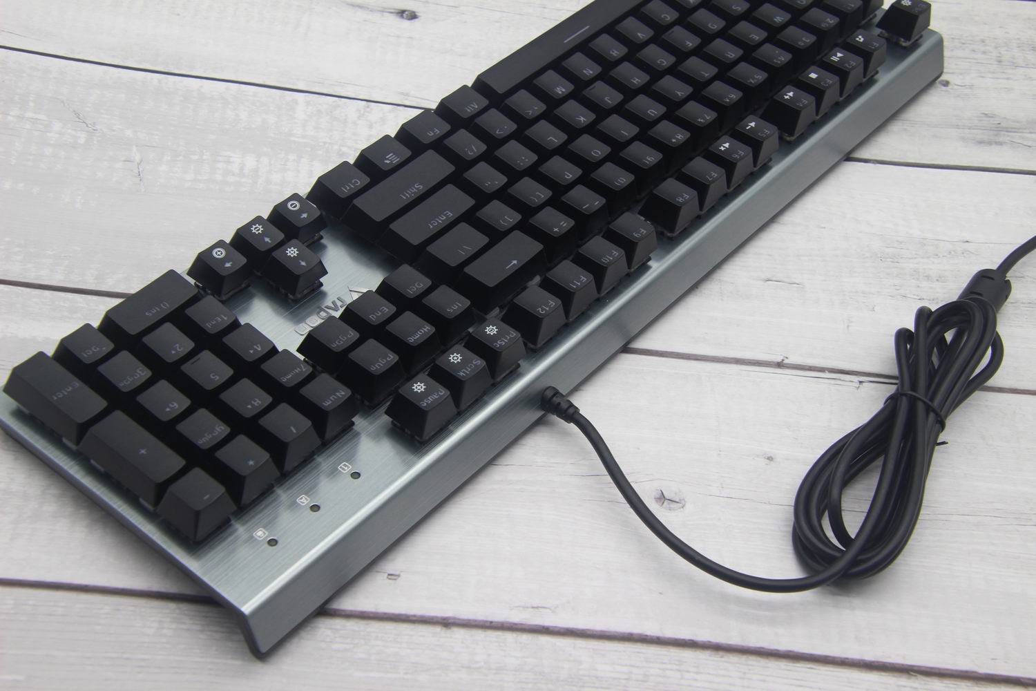 机械键盘再也不是旱鸭子雷柏v530防水背光游戏机械键盘评测