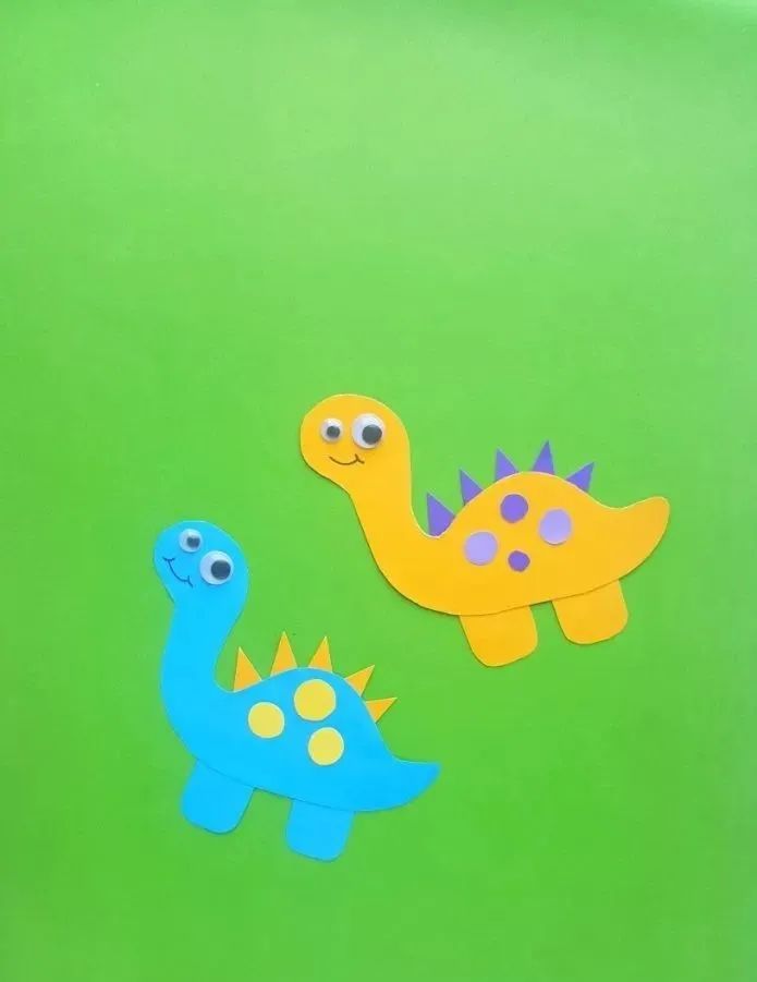 用彩纸来做几只恐龙吧,来讲一讲史前故事它们可盐可甜的属性,更是非常