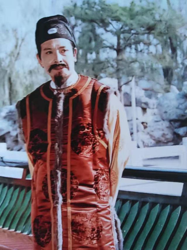 红楼梦第十一回中,贾敬过生日的时候,秦可卿已经病了有些日子,再加上