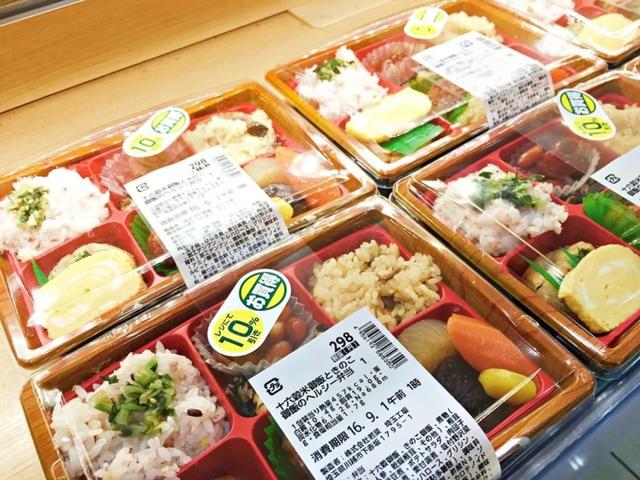 就算是在日本的便利店买的便当,看起来也十分丰盛,价格往往在五百日元