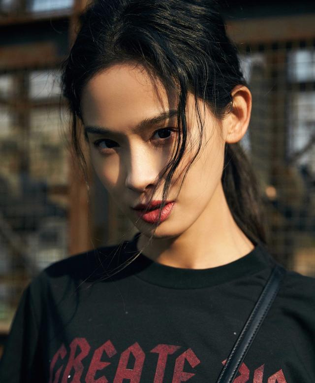 50亿票房女演员,出道13年找到自己定位_屈菁菁