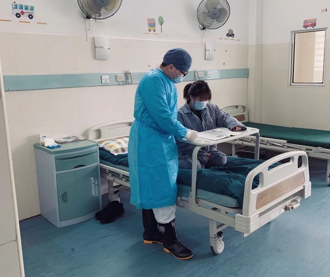 白衣战士姚延宾留观病房的暖男护士