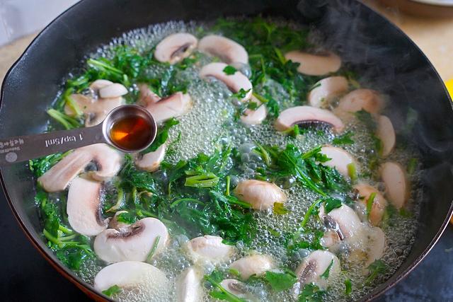 原创春季记得多喝这野菜汤鲜美又刮油喝一周轻松瘦出漂亮小蛮腰