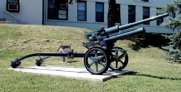 初速820米每秒,在100米距离内具备击毁敌军坦克正面装甲56毫米的能力