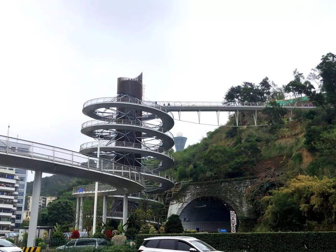 福建厦门的山海健身步道全程23公里架在空中美女网红都在打卡