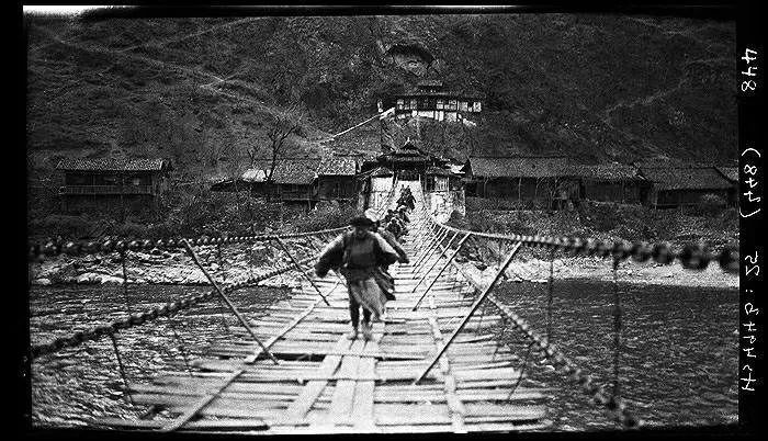 大渡桥横铁索寒——百年泸定桥老照片