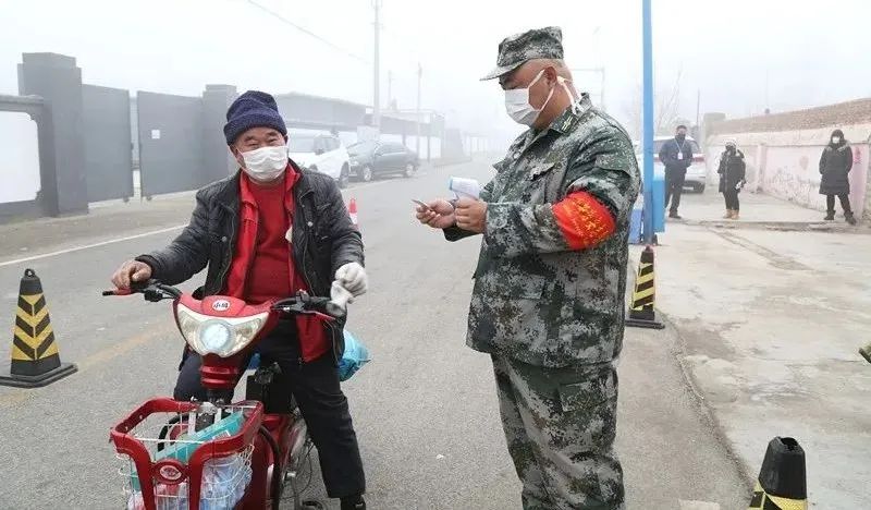 平时为民战时为兵房山这里的战疫一线有民兵