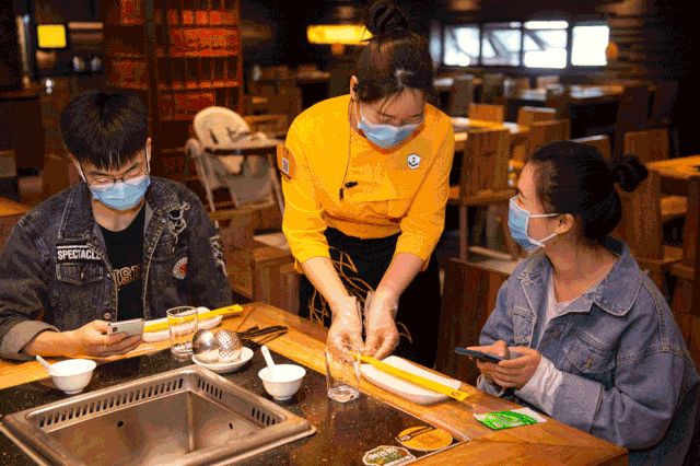 "巴奴毛肚火锅堂食复工_服务