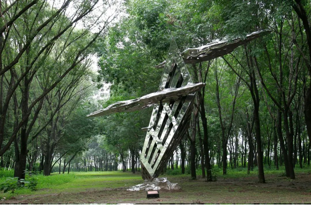 清华美院副教授冯崇利作品入选丝路之梦2020中国民勤第三届沙漠雕塑