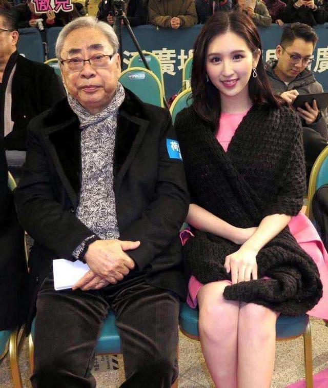 原创何傲儿与大51岁富商相恋替父还债后再结新欢今改名重新开始