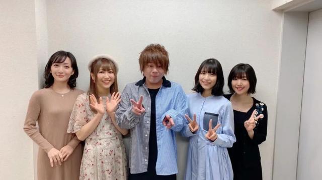 松冈祯丞又跟美女声优合影阿宅的重点却在唯一神的脸型上