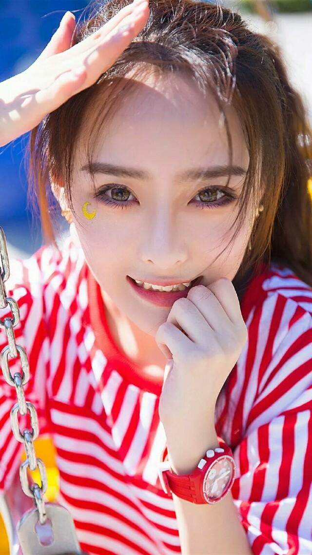 小虎牙真是可爱极了!