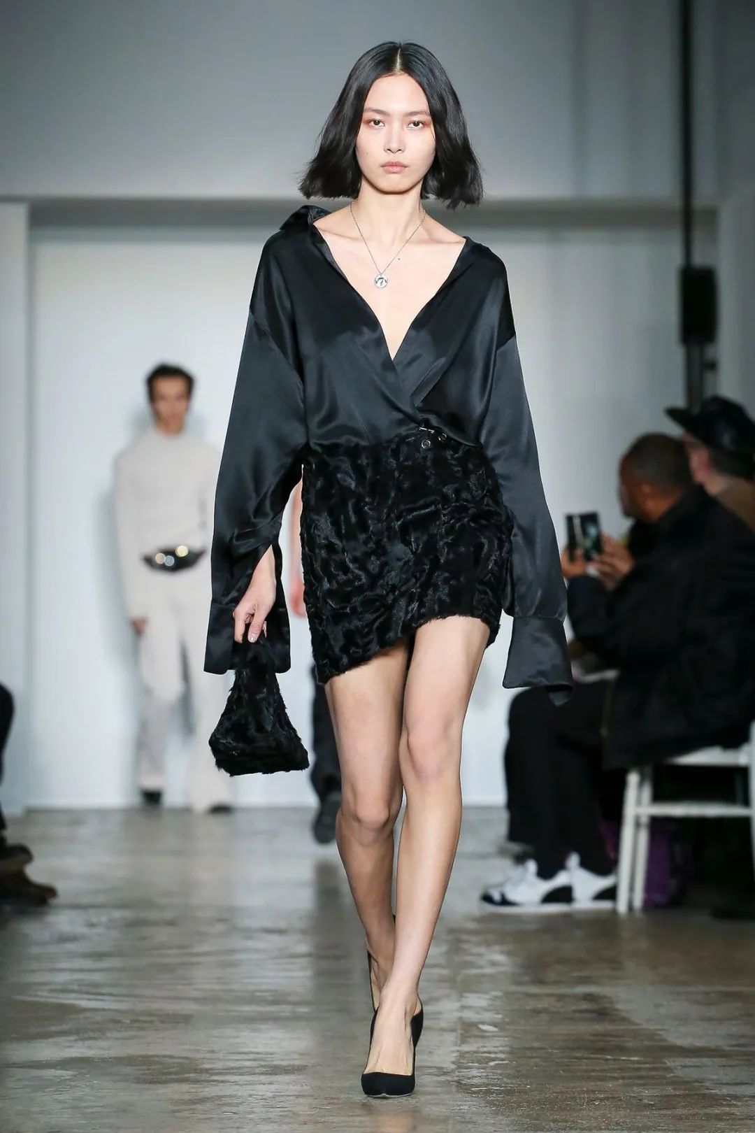 时装周上的黑马00后赵佳丽误闯仙境 演绎秘密花园