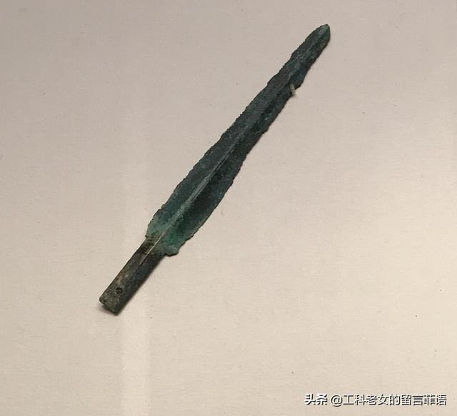 百越 镂雕网格云纹青铜箕形器百越 单耳双耳青铜矛巴 青铜剑;巴 虎纹