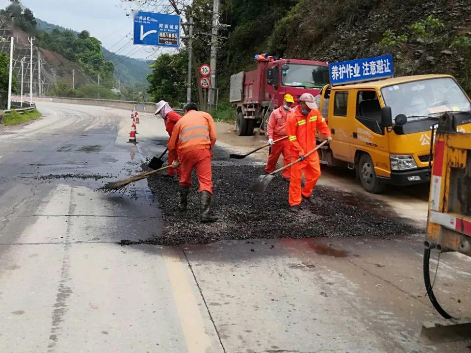 快看321国道线坑坑洼洼路面有新变化