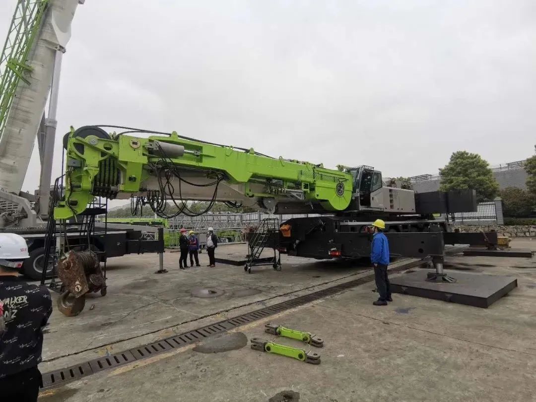 中联新款220吨超起版起重机爆照更新速度再次刷新