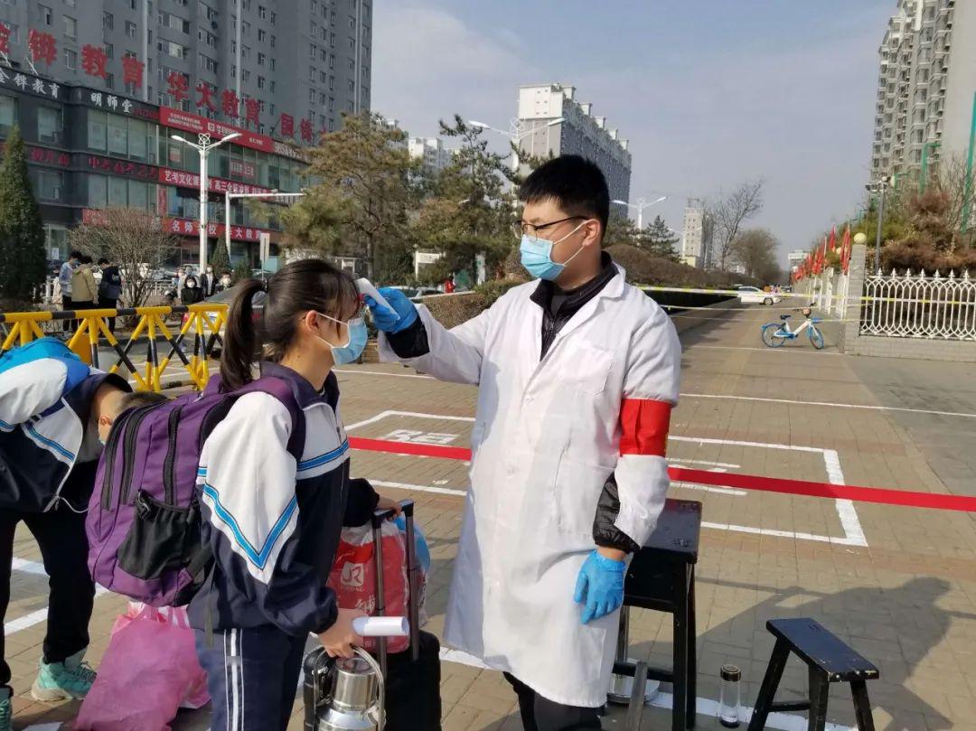 实拍怀仁一中高三年级返校复学