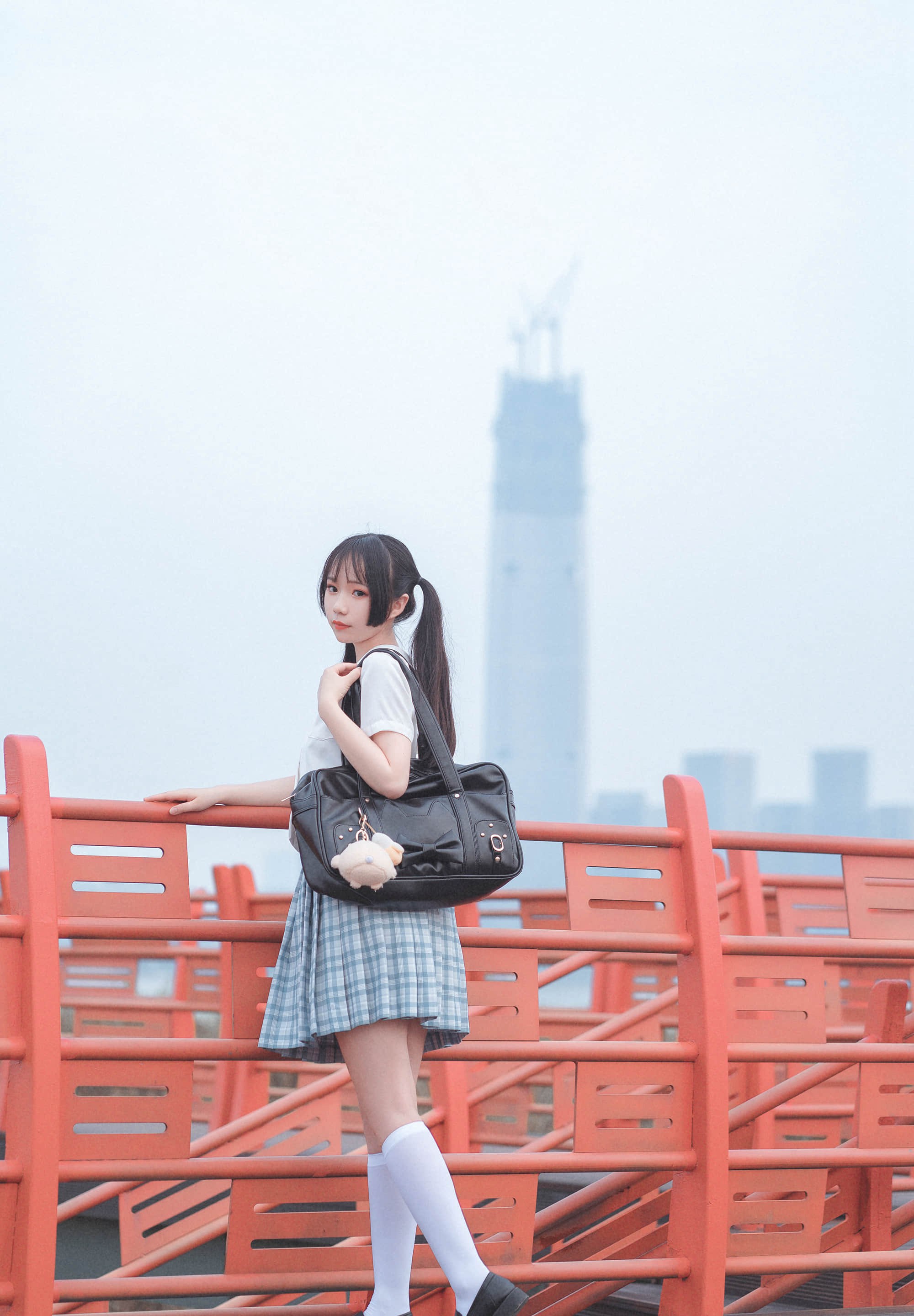 大桥上的jk少女_石缝