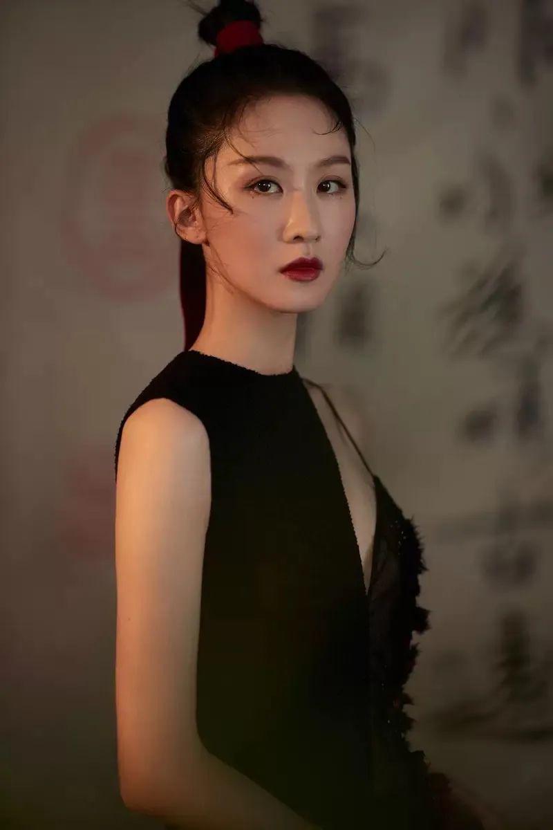 是缈落 95 亦是知否眉眼中醉几分迷离浮影间着一裳素衣张雯 37