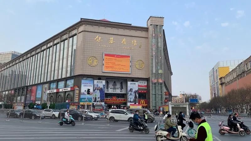 也是单体建筑面积亚洲最大的服装批发市场的银基商贸城已于23日正式