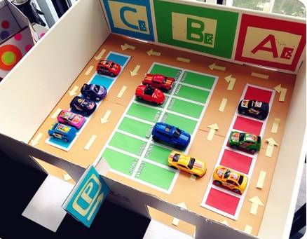 创意纸箱停车场如果家里有喜欢汽车的小朋友,还有没用的纸盒,那么