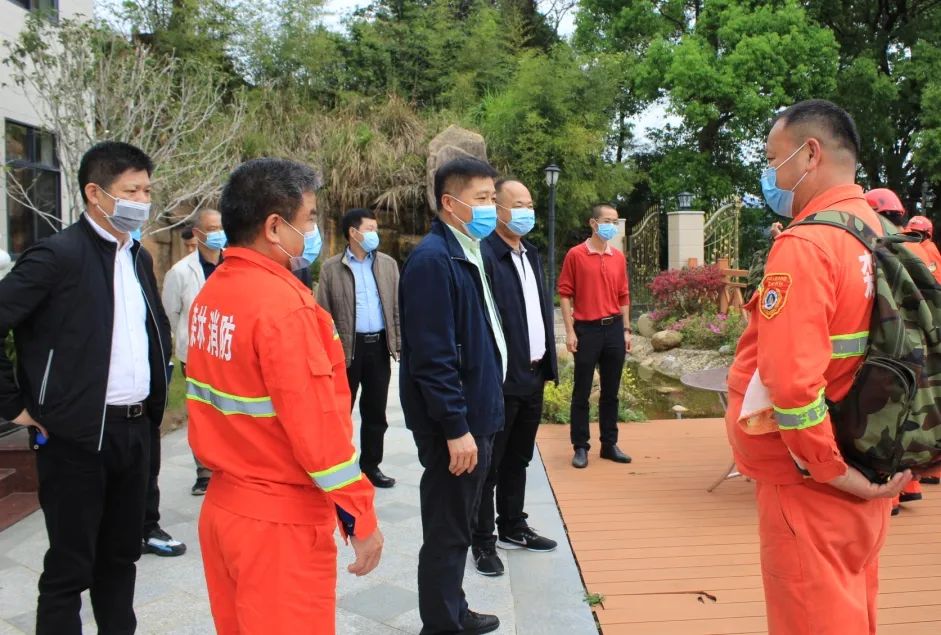 南安市常务副市长黄景阳带队到乐峰镇检查印山国有林场扑火队管理情况