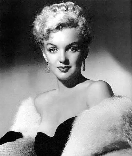 41莫妮卡·贝鲁奇42安妮·海瑟薇43莉莉·柯林斯44薇诺娜·瑞德45