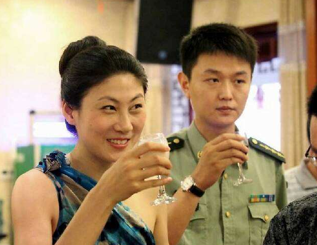 篮球女神卞兰,二婚嫁福建球王,老公也是二婚,曾迎娶教练女儿_龚松林