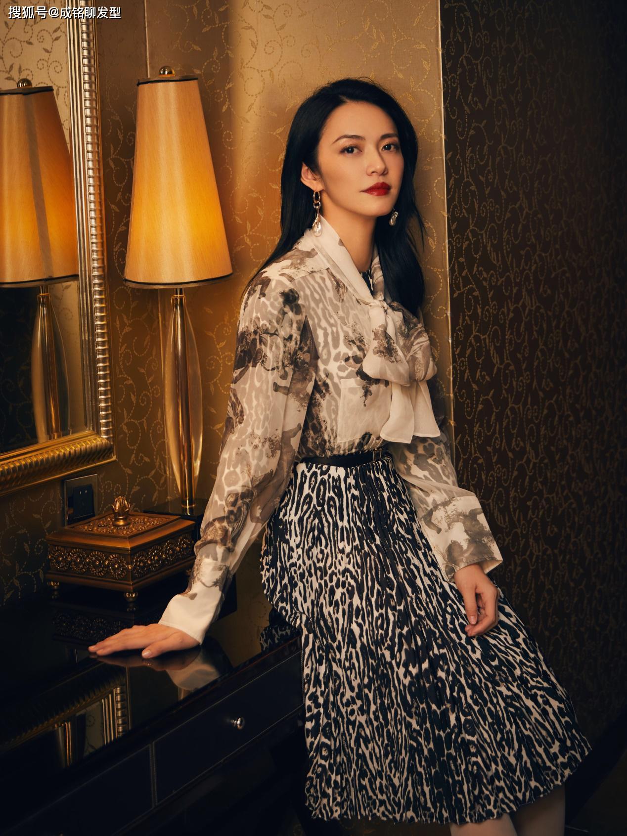 原创姚晨职场风穿搭真有范儿白西装时髦干练又不失洒脱气场强大