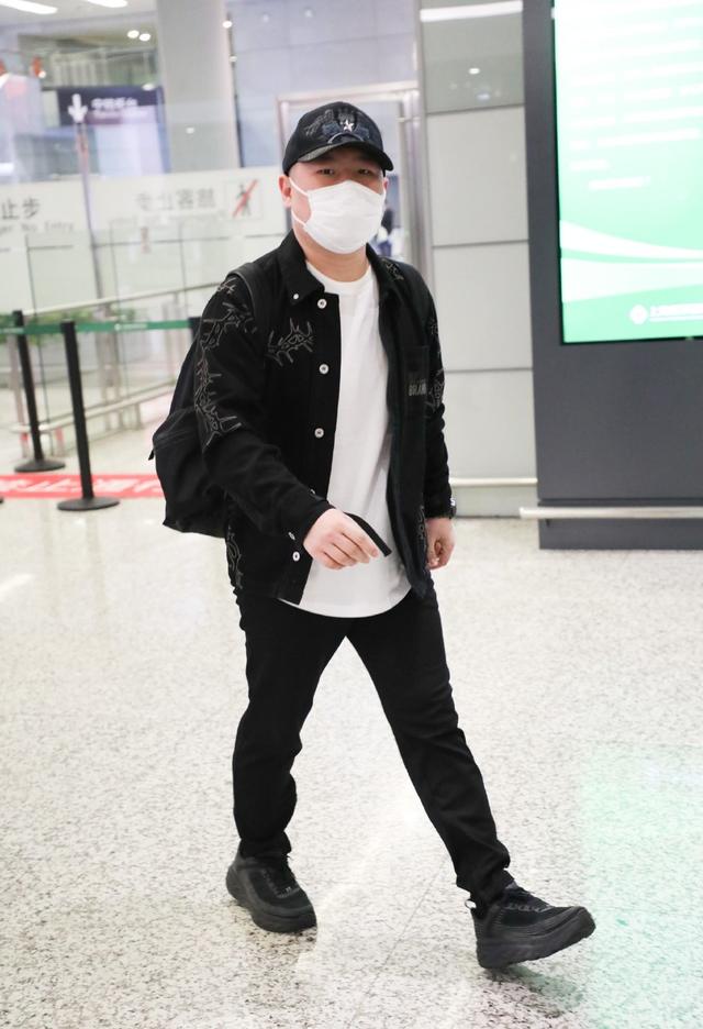 原创岳云鹏吃胖了脸大如盆口罩都有点捂不住还不赶快学学杨颖