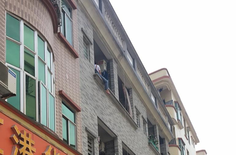 3月23日13点20分,横沥镇半仙山村第一网格的网格管理员朱志钿接到一