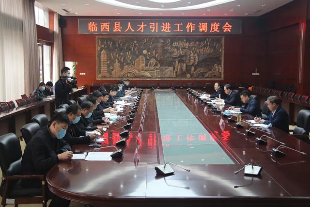 县委书记王海军,县委常委,办公室主任修晓冰,副县长杨文卓出席会议