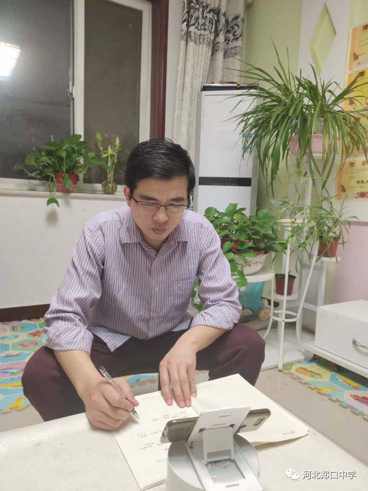 衡水市郑口中学芳草微课团队谁言寸草心报得三春晖