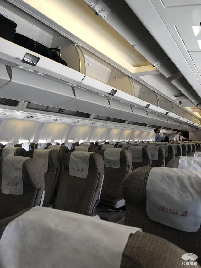 打卡即将退役的上航b767机龄20多年在国内不多见看看设施如何
