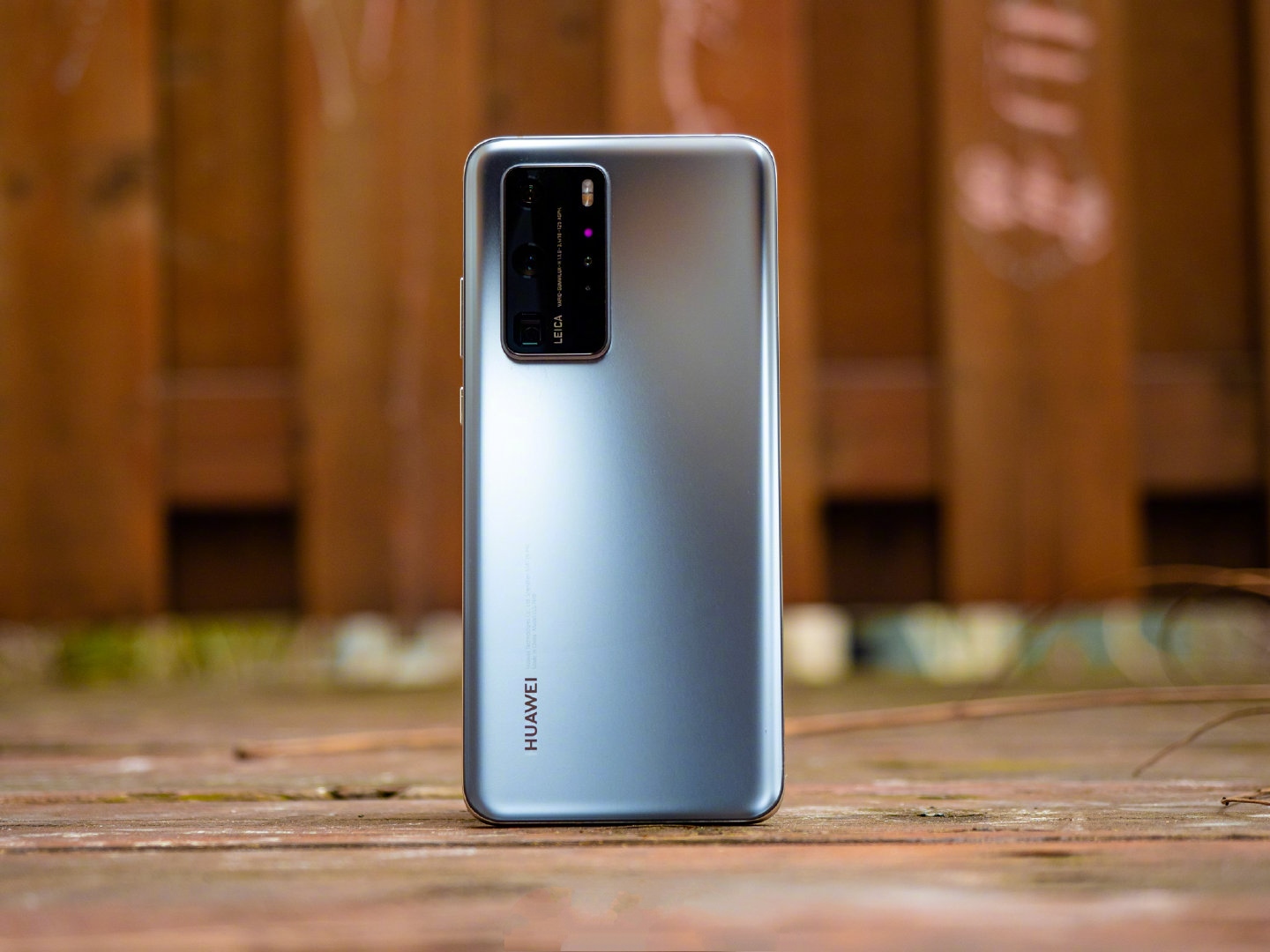 华为p40pro标配一块6.58英寸的屏幕,四边框碾压iphone11pro max,72.