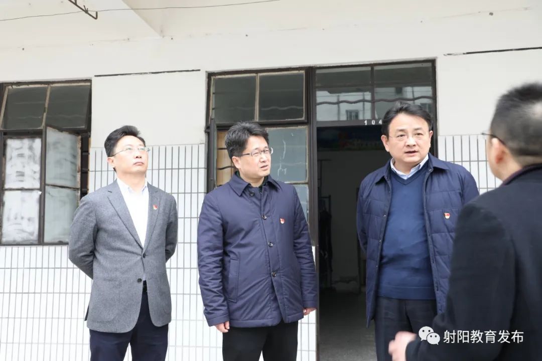 唐敬在检查学校疫情防控和开学前准备工作时强调细化防控举措狠抓责任