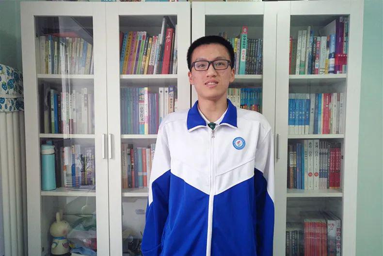 2020年3月22日,平谷区第五中学用网络直播的特殊形式召开"百日征程,旗