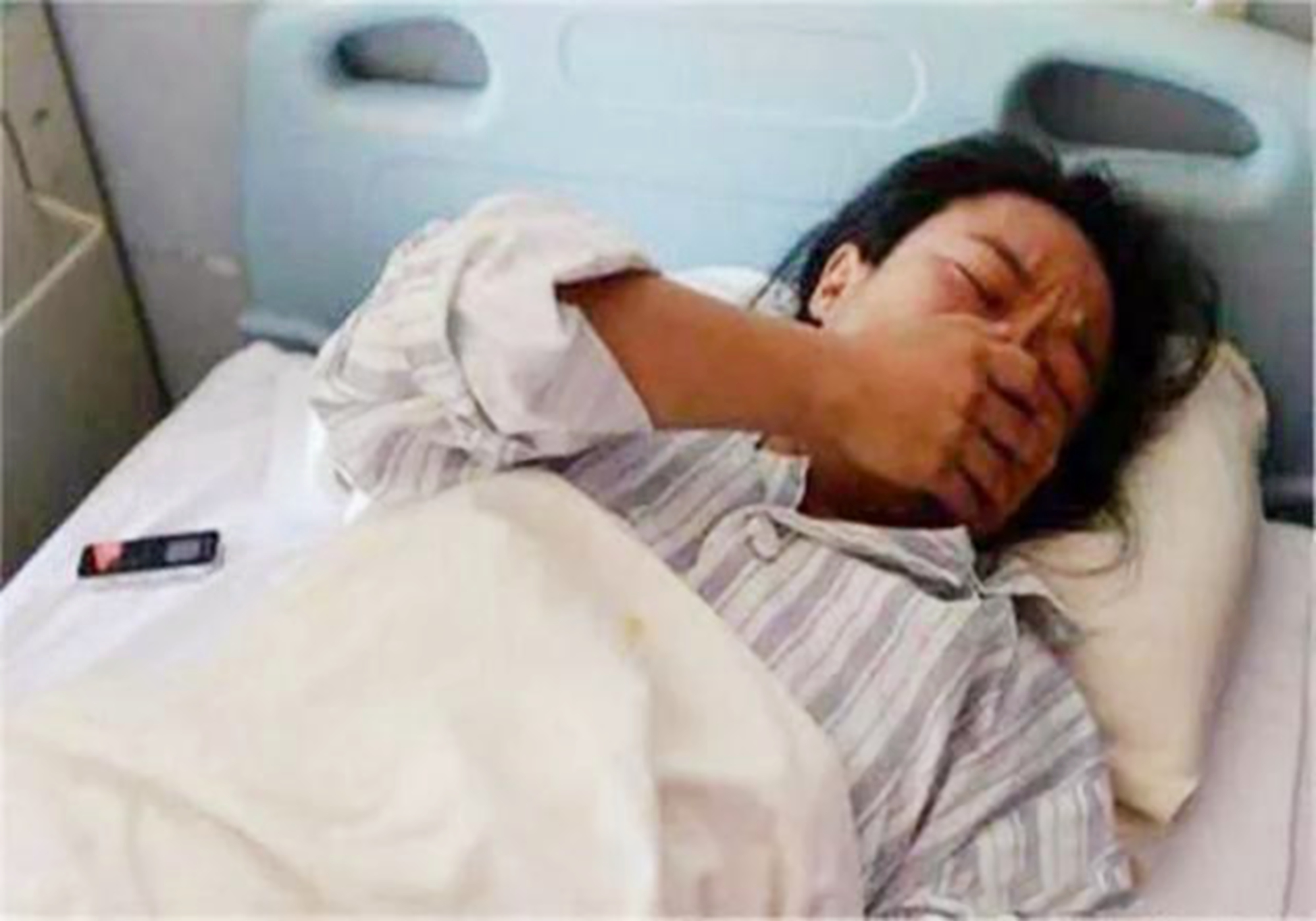 丈夫把媳妇送回娘家坐月子自己却带父母去旅游回来后悔哭了