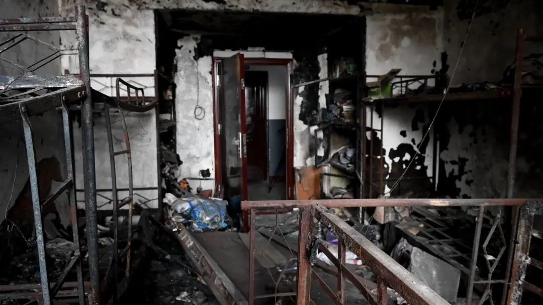 警钟长鸣呼吁大家610寝室被设置为该学校的消防安全警示教育点火灾